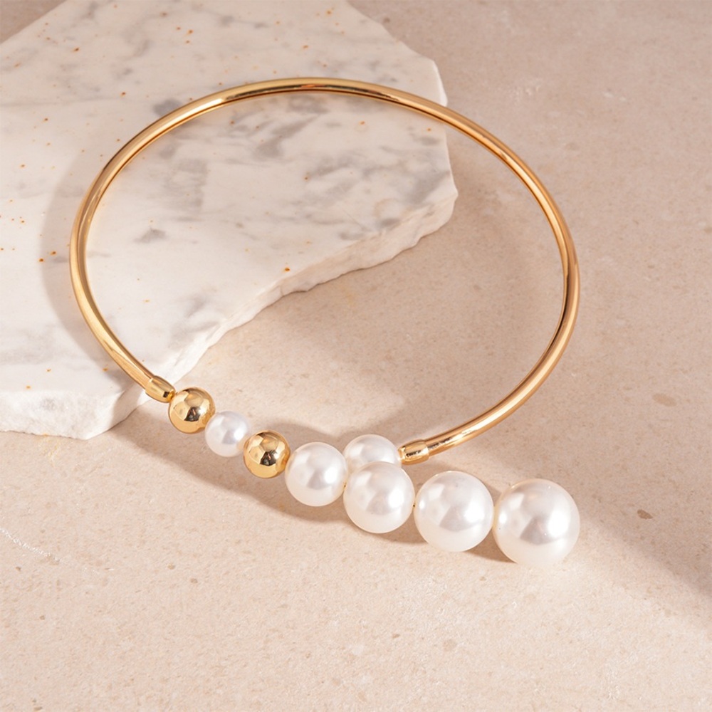 Elegant Floral Necklace